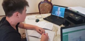 КАК В КЫРГЫЗСТАНЕ ДИСТАНЦИОННО ПРОХОДИТ IV ЧЕТВЕРТЬ