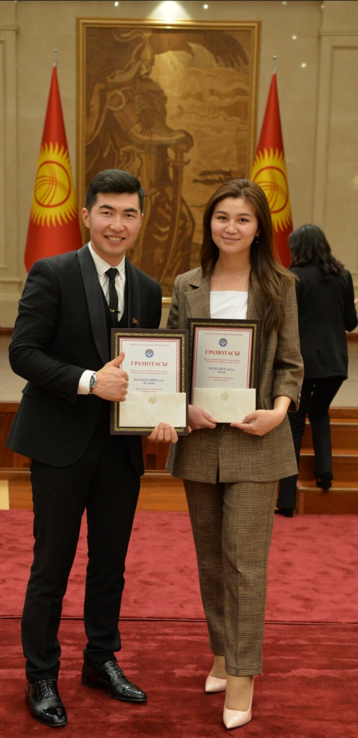 ОШТУНУН СТУДЕНТТЕРИ ПРЕЗИДЕНТТИК «ҮМҮТ» СТИПЕНДИЯСЫНЫН ЭЭЛЕРИ