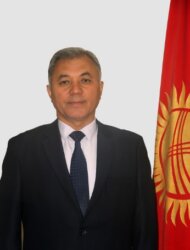 КМУНУН РЕКТОРЛУК КЫЗМАТЫ ҮЧҮН БЕШ  ТАЛАПКЕР АТ САЛЫШАТ  