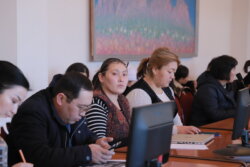 ОшТУнун СТУДЕНТТЕРИ БИЗНЕС БАШТООНУН ЖОЛДОРУН ҮЙРӨНҮШТҮ