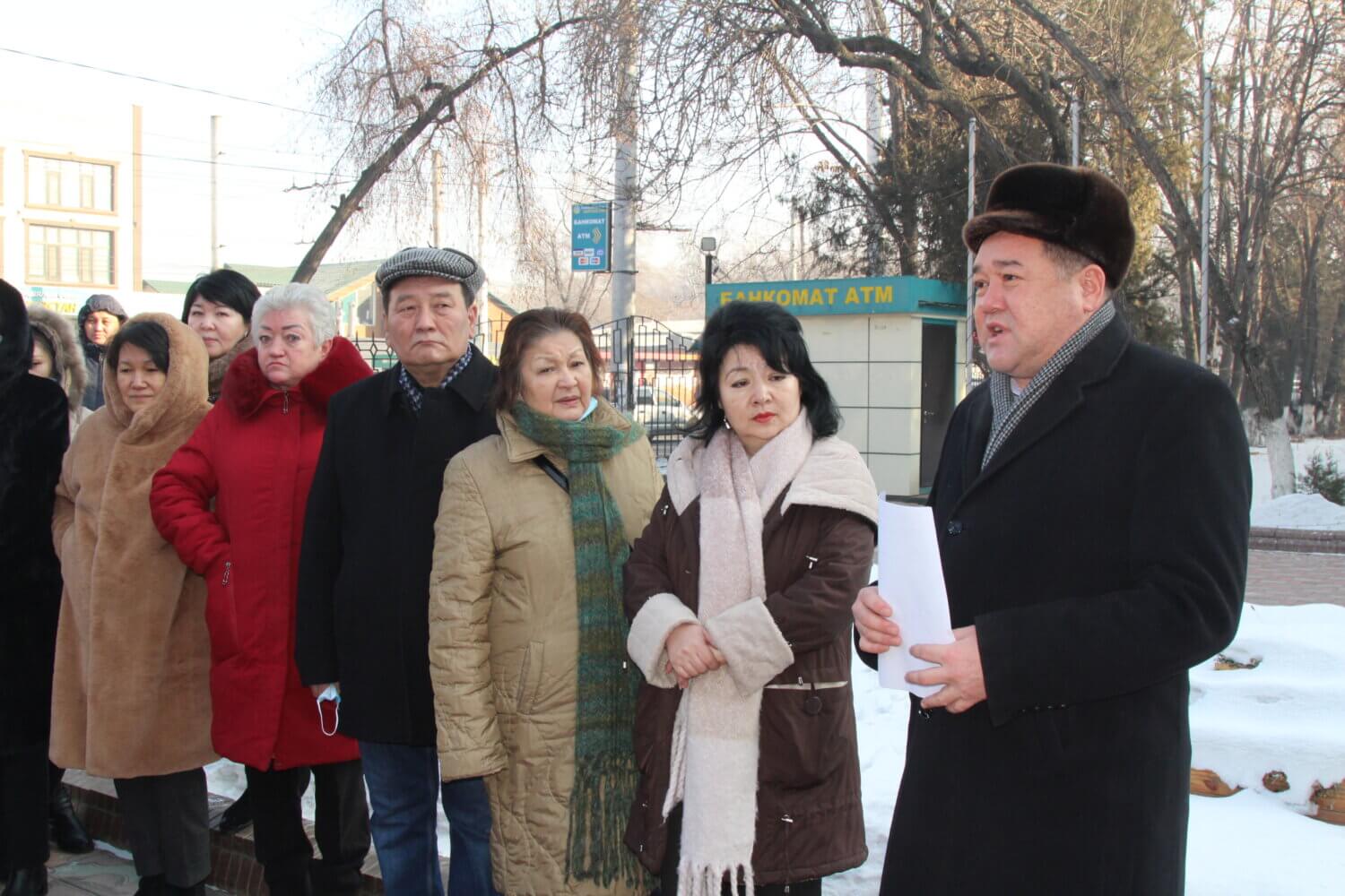 В МЕДАКАДЕМИИ ВСПОМИНАЮТ АКАДЕМИКА ИСУ АХУНБАЕВА