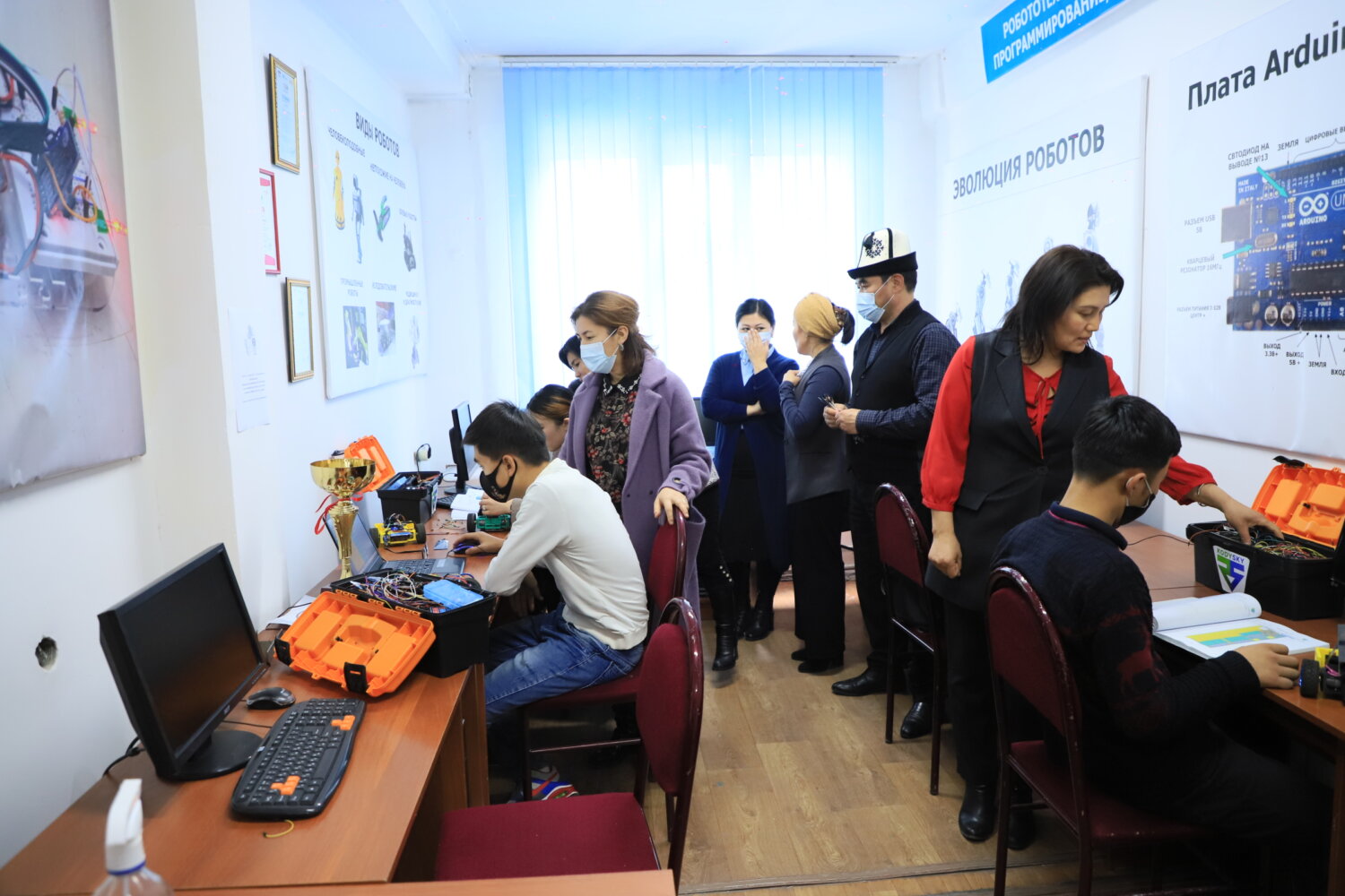 ОШТУда РОБОТ ТЕХНИКАЛАРЫН ОКУТУУ БОРБОРУ АЧЫЛДЫ