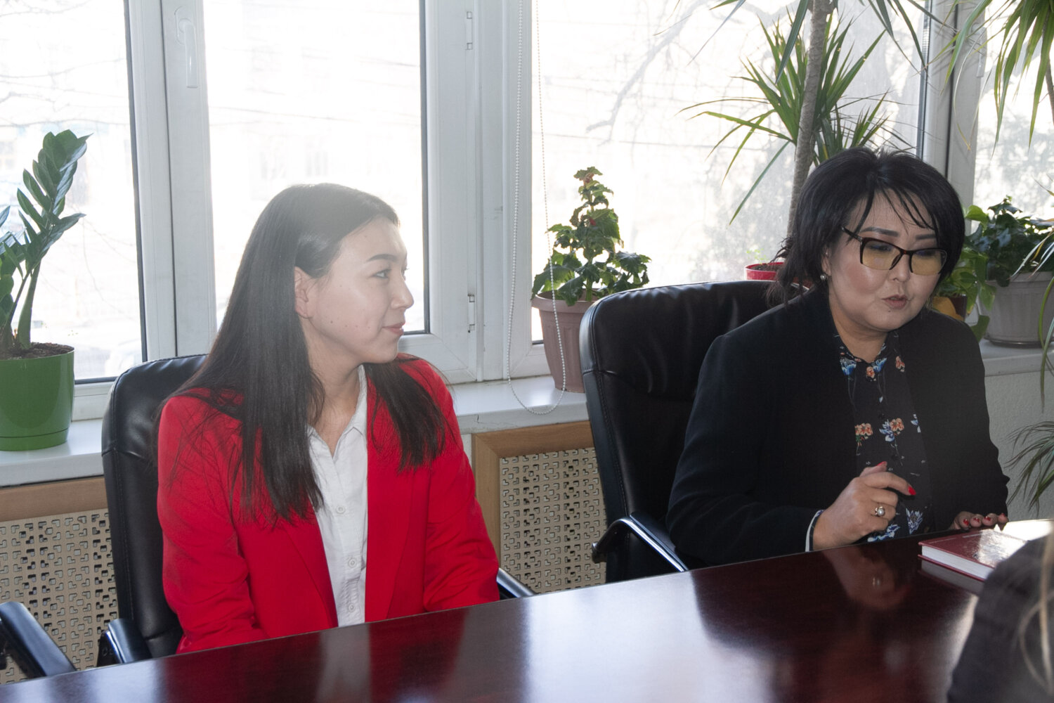 КМУнун ПРЕЗИДЕНТТИК СТИПЕНДИАТТАРЫН РЕКТОР КАБЫЛ АЛДЫ