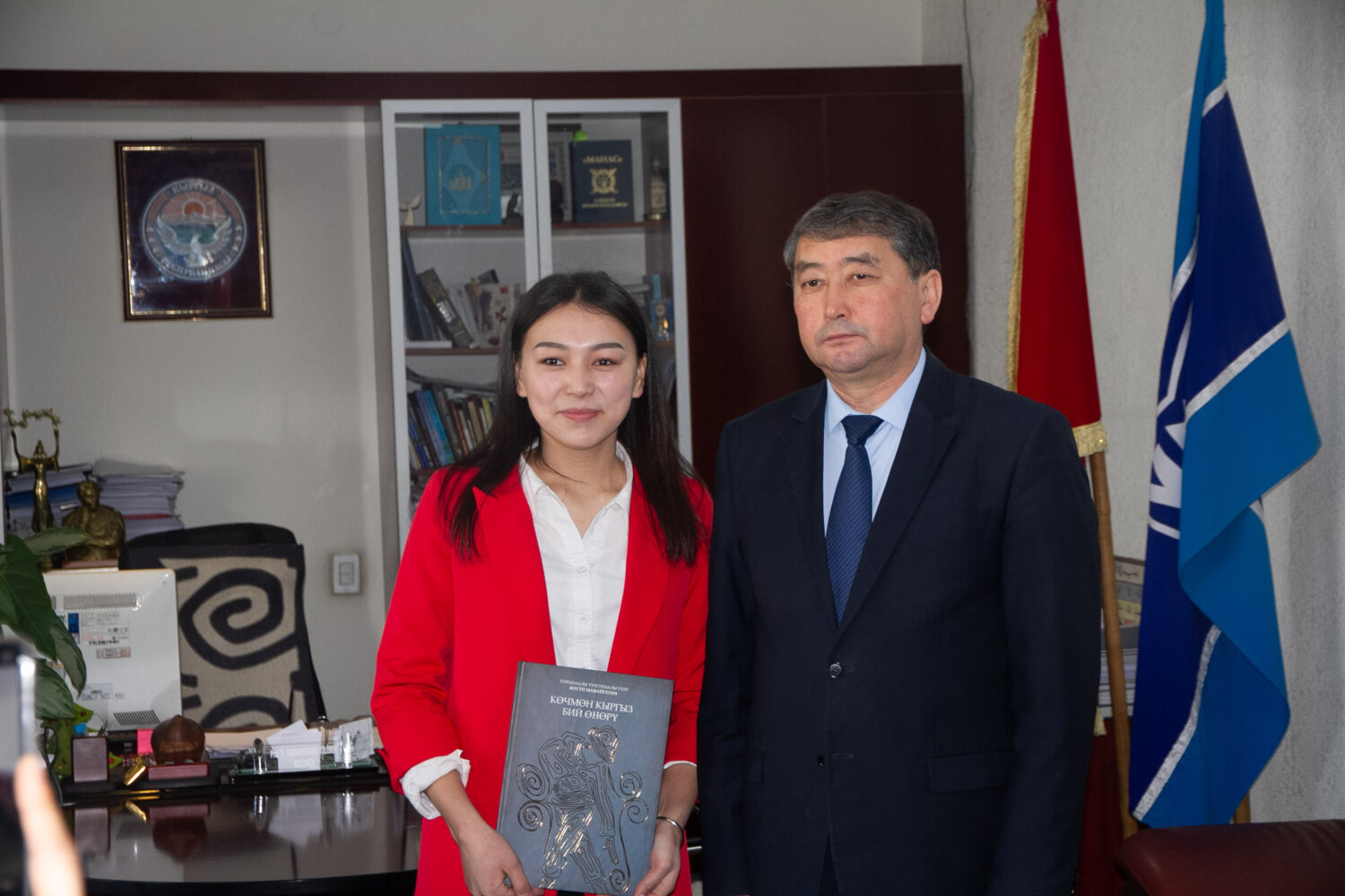 КМУнун ПРЕЗИДЕНТТИК СТИПЕНДИАТТАРЫН РЕКТОР КАБЫЛ АЛДЫ