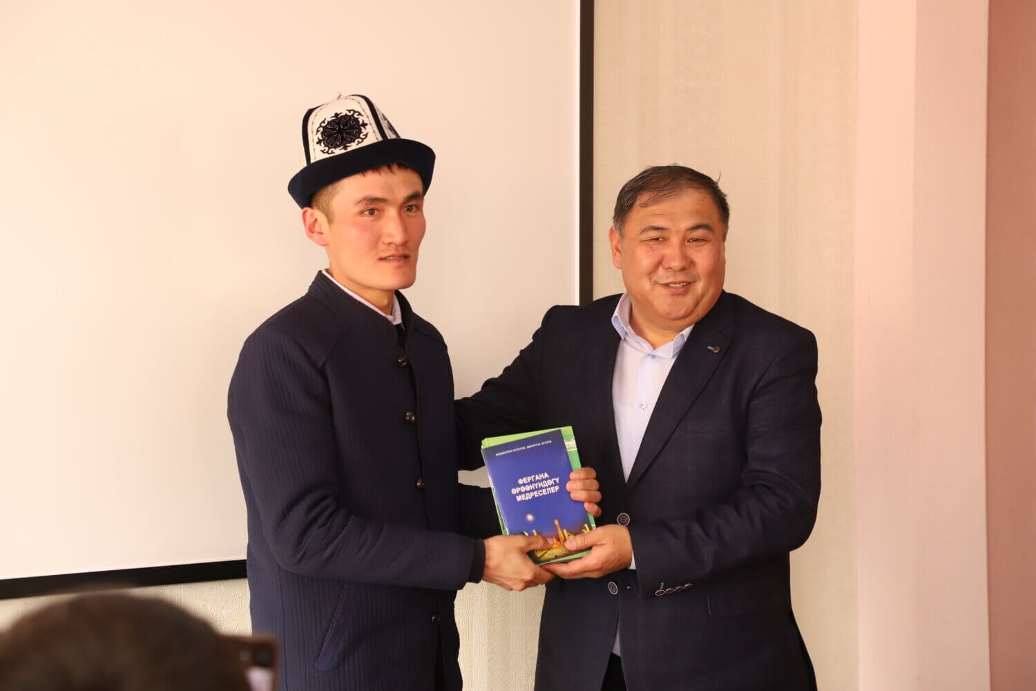 ОШТО «ЖАШ МУГАЛИМ — 2020» СЫНАГЫНЫН ЖЕҢҮҮЧҮЛӨРҮ СЫЙЛАНДЫ