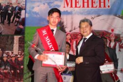 КЫРГЫЗ-ӨЗБЕК ЭЛ АРАЛЫК УНИВЕРСИТЕТИНДЕ ЖЫЛ МЫКТЫЛАРЫ СЫЙЛАНДЫ