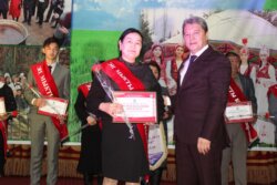 КЫРГЫЗ-ӨЗБЕК ЭЛ АРАЛЫК УНИВЕРСИТЕТИНДЕ ЖЫЛ МЫКТЫЛАРЫ СЫЙЛАНДЫ