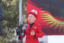 МИНИСТР БЕЙШЕНАЛИЕВ: ӨЛКӨНҮН МУГАЛИМДЕРИНЕ, ЭРТЕҢКИ КЕЛЕЧЕК ЭЭЛЕРИНЕ ШАРТ ТҮЗҮҮ – БИЗДИН МИЛДЕТИБИЗ