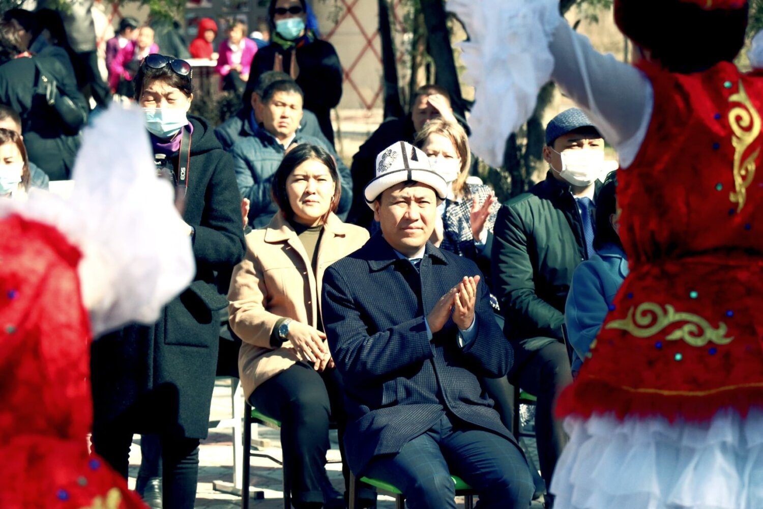 МИНИСТР БЕЙШЕНАЛИЕВ: ӨЛКӨНҮН МУГАЛИМДЕРИНЕ, ЭРТЕҢКИ КЕЛЕЧЕК ЭЭЛЕРИНЕ ШАРТ ТҮЗҮҮ – БИЗДИН МИЛДЕТИБИЗ