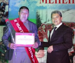 КЫРГЫЗ-ӨЗБЕК ЭЛ АРАЛЫК УНИВЕРСИТЕТИНДЕ ЖЫЛ МЫКТЫЛАРЫ СЫЙЛАНДЫ