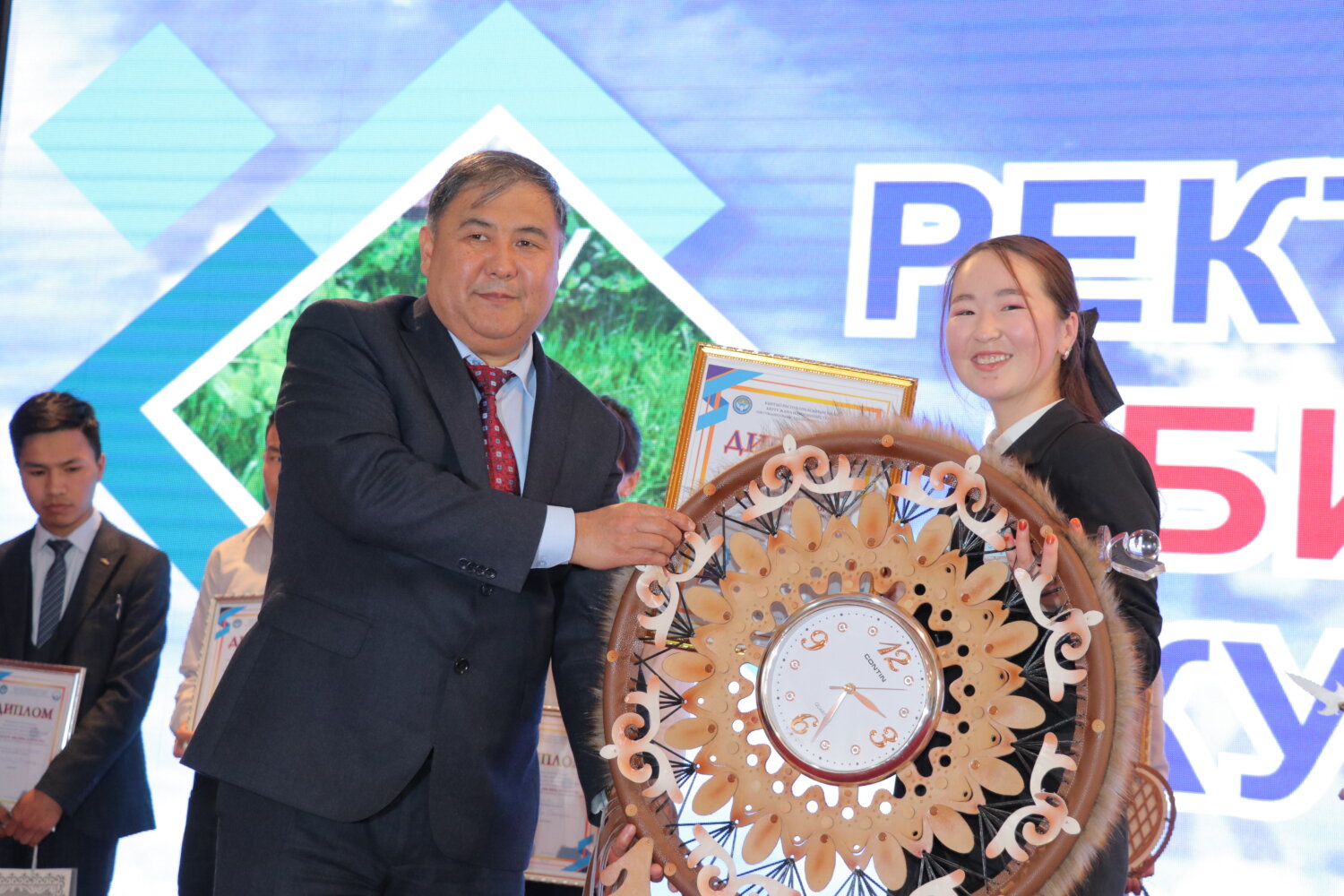 ОГПИнин РЕКТОРУНУН БИЛИМ КУБОГУ ӨТТҮ