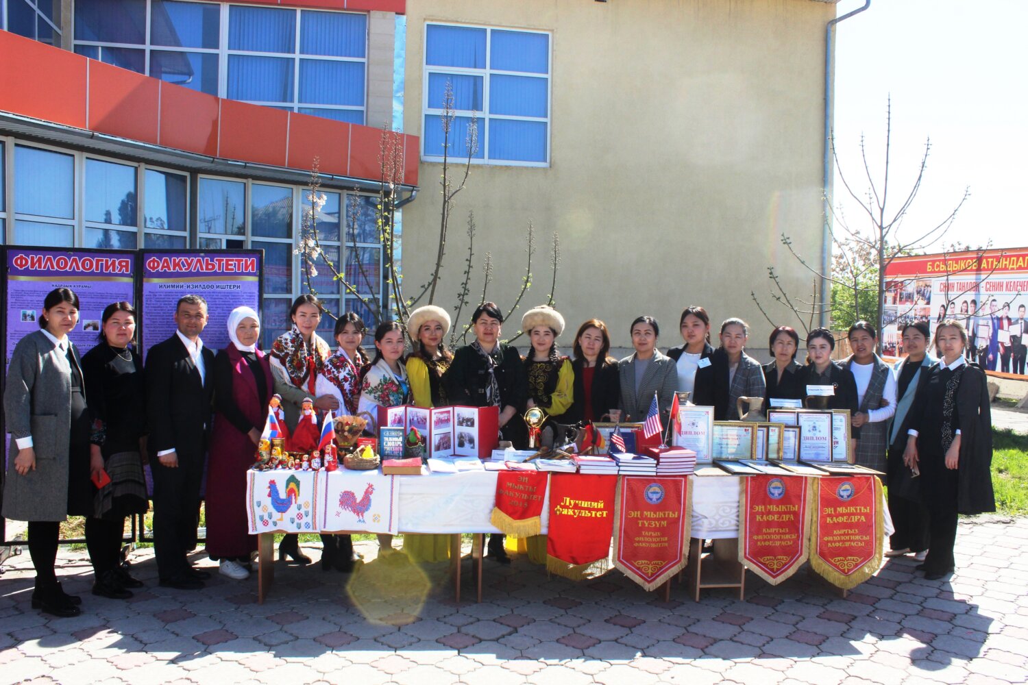 КЫРГЫЗ-ӨЗБЕК ЭЛ АРАЛЫК УНИВЕРСИТЕТИНДЕ АЧЫК ЭШИКТЕР КҮНҮ ӨТТҮ