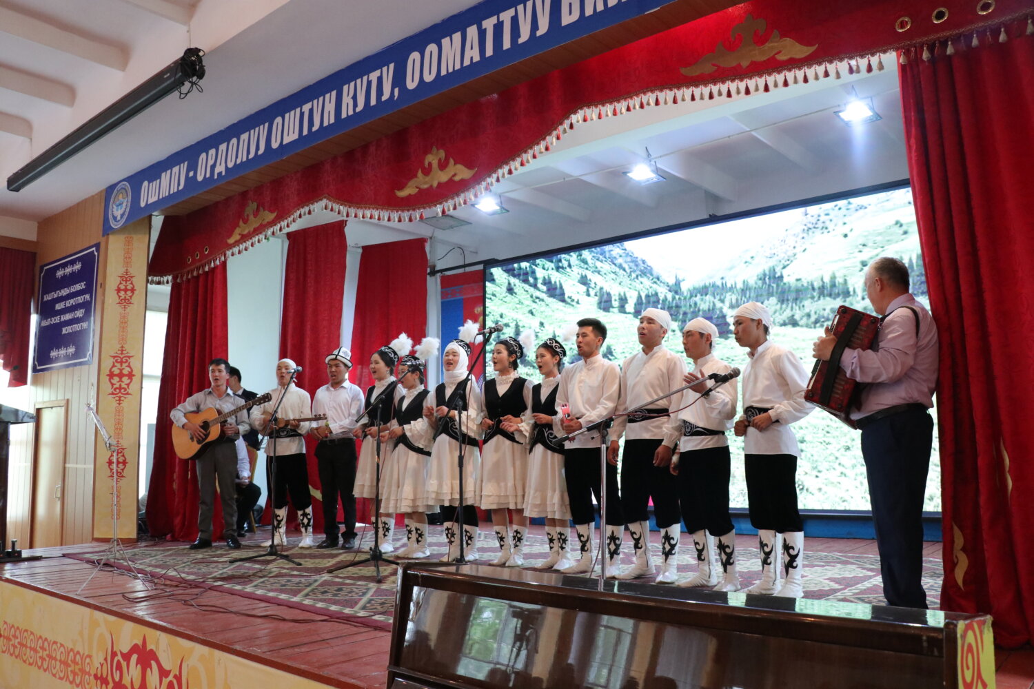 ОшМПУнун ТАЛАНТТАРы САХНАДА