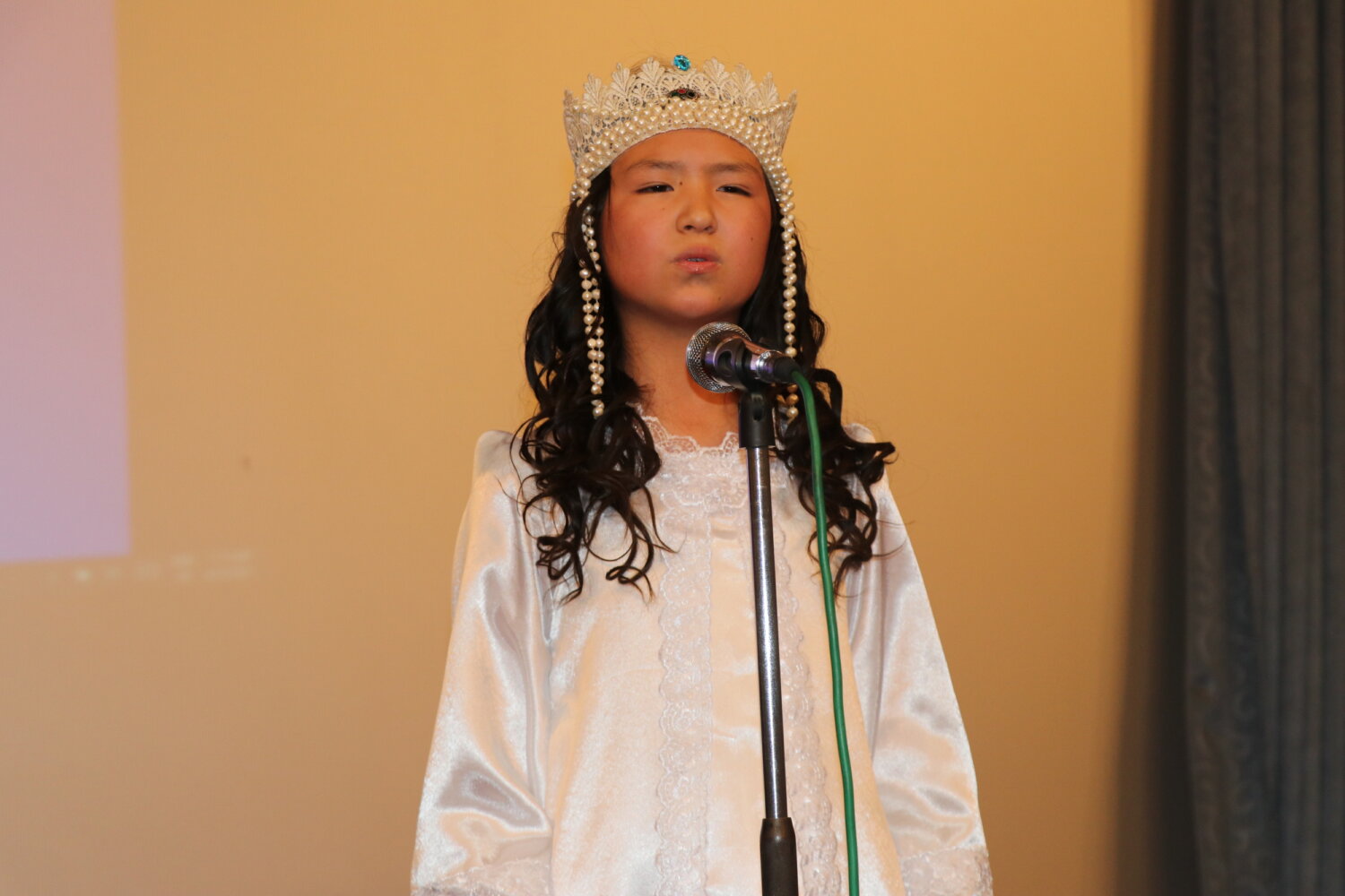 ОРУС ТИЛИНДЕ КӨРКӨМ ОКУУ КОНКУРСУ АЯКТАДЫ