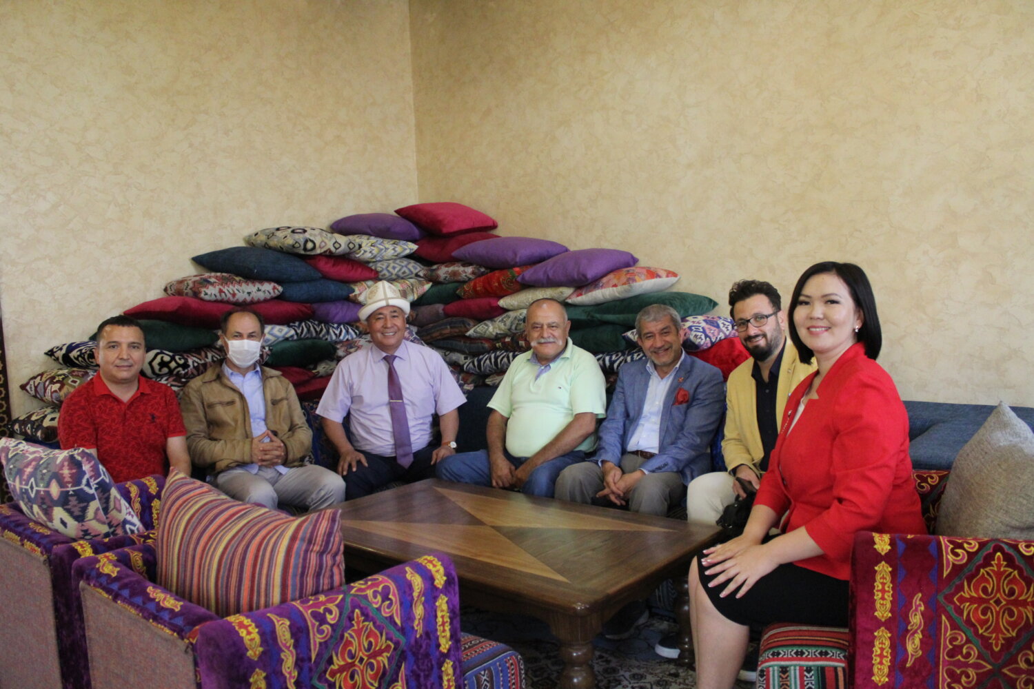 ТҮРКИЯНЫН ЖУРНАЛИСТТЕР КОНФЕДЕРАЦИЯСЫНЫН ТӨРАГАСЫ КЫРГЫЗСТАНДА