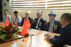 ӨЗГӨНДӨ ЭГЕМЕНДҮҮЛҮКТҮН 30 ЖАНА ЖУСУП АБДРАХМАНОВДУН 120 ЖЫЛДЫГЫ БЕЛГИЛЕНДИ