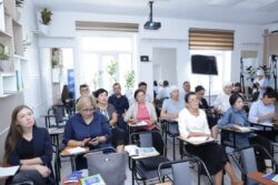 ОШМУДА ОНЛАЙН САБАКТАРДЫ ДАЯРДОО ҮЧҮН ЗАМАНБАП БОРБОР ИШТЕП БАШТАДЫ