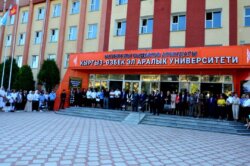 КЫРГЫЗ-ӨЗБЕК ЭЛ АРАЛЫК УНИВЕРСИТЕТИНДЕ БИЛИМ КҮНҮ БЕЛГИЛЕНДИ