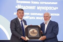 ТҮРК КЕҢЕШИНИН ДЕЛЕГАЦИЯСЫ ОШМУНУН СТУДЕНТТЕРИ МЕНЕН ЖОЛУГУШТУ