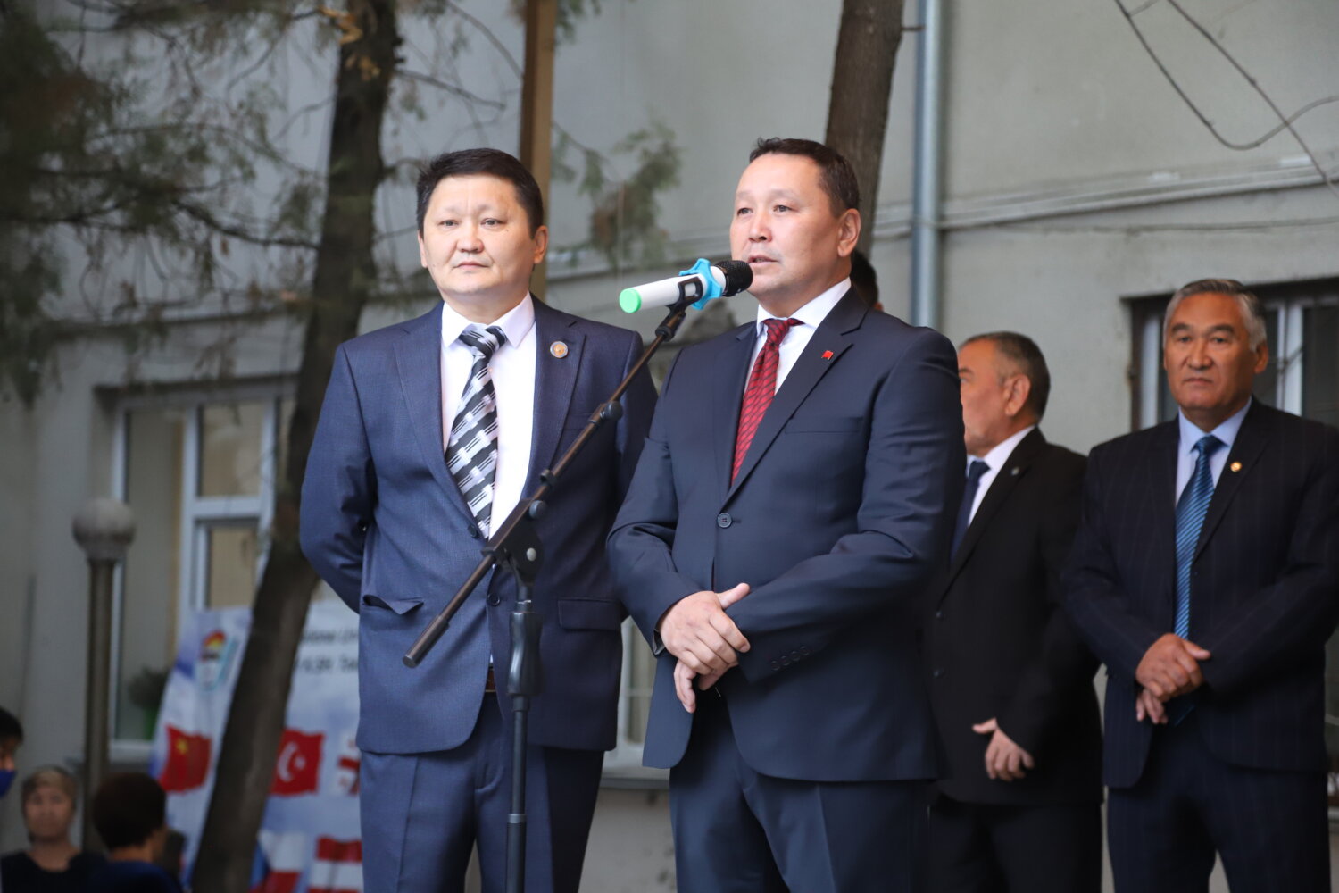 ЭАУ СТУДЕНТТЕРИН САЛТАНАТТУУ ТОСУП АЛДЫ