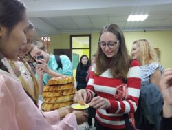 ЧЕХИЯЛЫК СТУДЕНТТЕР ОШМУДА БИЛИМ АЛАТ