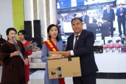 «МЫКТЫ ОКУТУУЧУ» СЫНАГЫНЫН ЖЕҢҮҮЧҮЛӨРҮ СЫЙЛАНДЫ