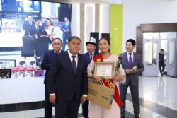 «МЫКТЫ ОКУТУУЧУ» СЫНАГЫНЫН ЖЕҢҮҮЧҮЛӨРҮ СЫЙЛАНДЫ