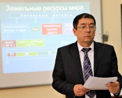 ОШМУНУН ПРОФЕССОРУ САМАРКАНД МАМЛЕКЕТТИК УНИВЕРСИТЕТИНДЕ БИР ЖУМАЛЫК ЛЕКЦИЯ ОКУДУ