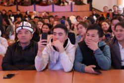 Б.ЗУЛУЕВ: “СТУДЕНТТИК КУРАК — БУЛ БИЛИМГЕ ДА, КҮЛКҮГӨ ДА, СҮЙҮҮГӨ ТОЙБОЙ ТУРГАН УБАК”