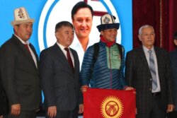 ЭВЕРЕСТТИ БАГЫНДЫРГАН АЛЬПИНИСТ — “ОШМУГА ДАҢК” МЕДАЛЫНЫН ЭЭСИ