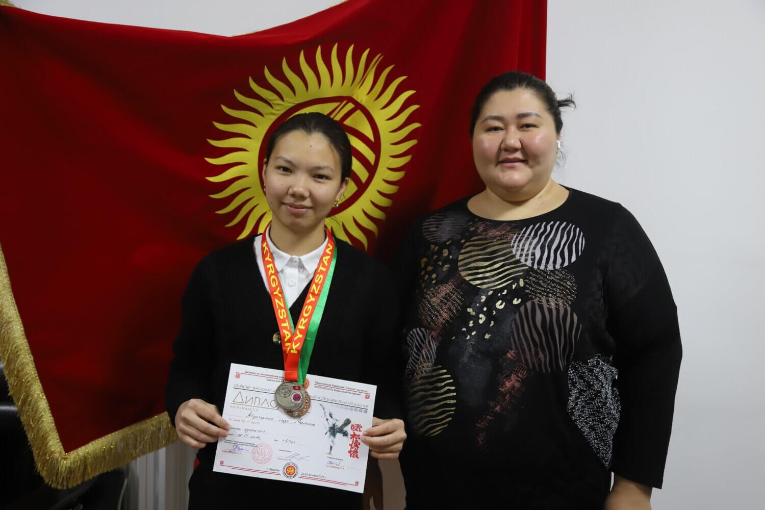 ЭАУнун СТУДЕНТИ ЧЕМПИОН