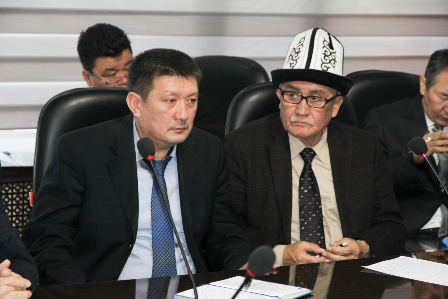 КМУнун РЕКТОРУ ЖАМААТТАН ТАТЫКТУУ ИШТИ ТАЛАП КЫЛАТ