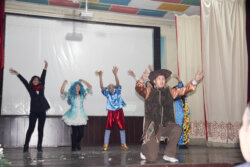 КМУДА СТУДЕНТТЕРДИН ТЕАТРЛАШТЫРЫЛГАН ОЮН-ЗООК КЕЧЕСИ ӨТТҮ