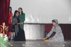 КМУДА СТУДЕНТТЕРДИН ТЕАТРЛАШТЫРЫЛГАН ОЮН-ЗООК КЕЧЕСИ ӨТТҮ