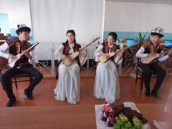 ЭНЕ ТИЛ КҮНҮНӨ АРНАЛДЫ