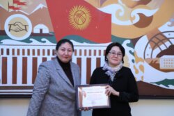 ОКУТУУЧУЛАР “ТИЛ ҮЙРѲТҮҮ ЫКМАЛАРЫ” БОЮНЧА БИЛИМ АЛЫШТЫ