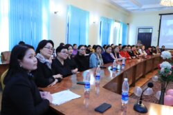 ОКУТУУЧУЛАР “ТИЛ ҮЙРѲТҮҮ ЫКМАЛАРЫ” БОЮНЧА БИЛИМ АЛЫШТЫ