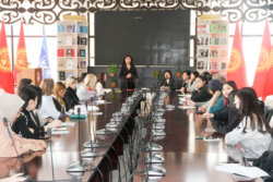 ЭЛДЕРДИН ДОСТУГУ УНИВЕРСИТЕТИНИН ОКУМУШТУУСУ КМУДА КОНОКТО