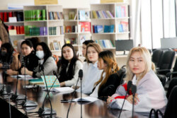 ЭЛДЕРДИН ДОСТУГУ УНИВЕРСИТЕТИНИН ОКУМУШТУУСУ КМУДА КОНОКТО