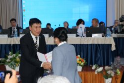 В БАТКЕНЕ НАГРАЖДЕНЫ РАБОТНИКИ ОБРАЗОВАНИЯ