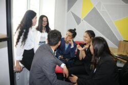 ЫМУНУН ОКУМУШТУУЛАРЫ БАК-ДАРАКТАРДЫ ДАРЫЛОО ҮЧҮН ТАБИГЫЙ ДАРЫ ОЙЛОП ТАБЫШТЫ