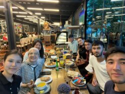 ОШМУНУН 14 СТУДЕНТИ  ЖУМХУРИЕТ УНИВЕРСИТЕТИНДЕ ОКУП ЖАТАТ