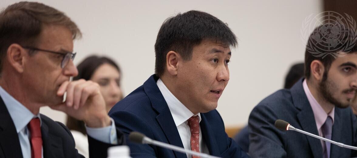 АЛМАЗБЕК БЕЙШЕНАЛИЕВДИН БУУДАГЫ КАЙРЫЛУУСУН КООМЧУЛУК КОЛДОП ЖАТАТ