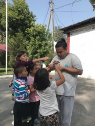 БАТКЕНДЕ ЖАБЫР ТАРТКАНДАРГА ЖОЖДОРДУН ОКУТУУЧУ-ПСИХОЛОГДОРУ ЖАРДАМ БЕРҮҮДӨ