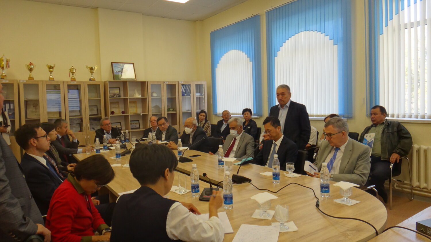 МИНИСТРДИН ОРУН БАСАРЫ АӨБнын ДИРЕКТОРЛОР КЕҢЕШИНИН МҮЧӨЛӨРҮ МЕНЕН ЖОЛУГУШТУ