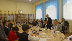 МИНИСТРДИН ОРУН БАСАРЫ АӨБнын ДИРЕКТОРЛОР КЕҢЕШИНИН МҮЧӨЛӨРҮ МЕНЕН ЖОЛУГУШТУ