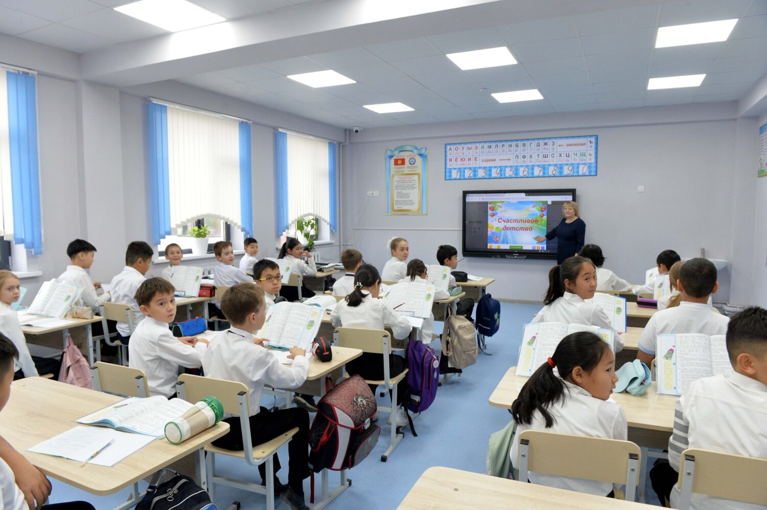 В ЭТОМ ГОДУ В БИШКЕКЕ ЗА 5 МЕСЯЦЕВ БЫЛО ПОСТРОЕНО 15 ШКОЛ