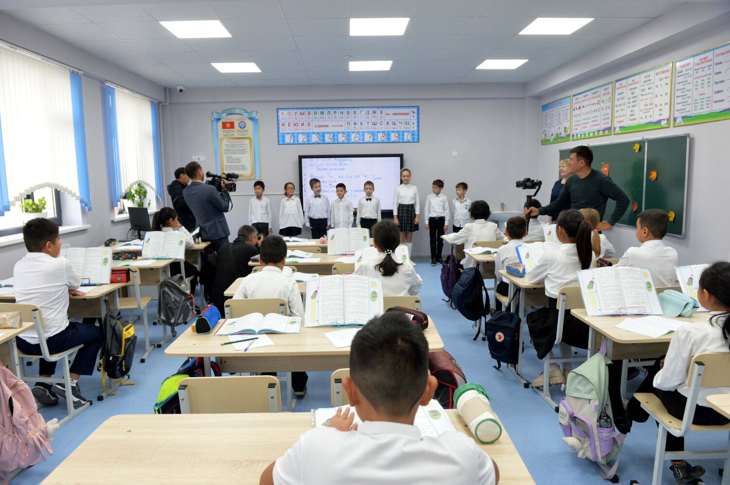 В ЭТОМ ГОДУ В БИШКЕКЕ ЗА 5 МЕСЯЦЕВ БЫЛО ПОСТРОЕНО 15 ШКОЛ