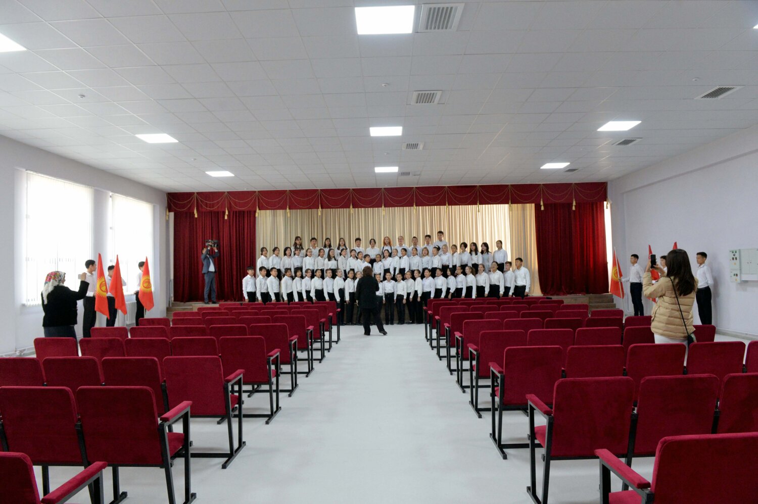 В ЭТОМ ГОДУ В БИШКЕКЕ ЗА 5 МЕСЯЦЕВ БЫЛО ПОСТРОЕНО 15 ШКОЛ