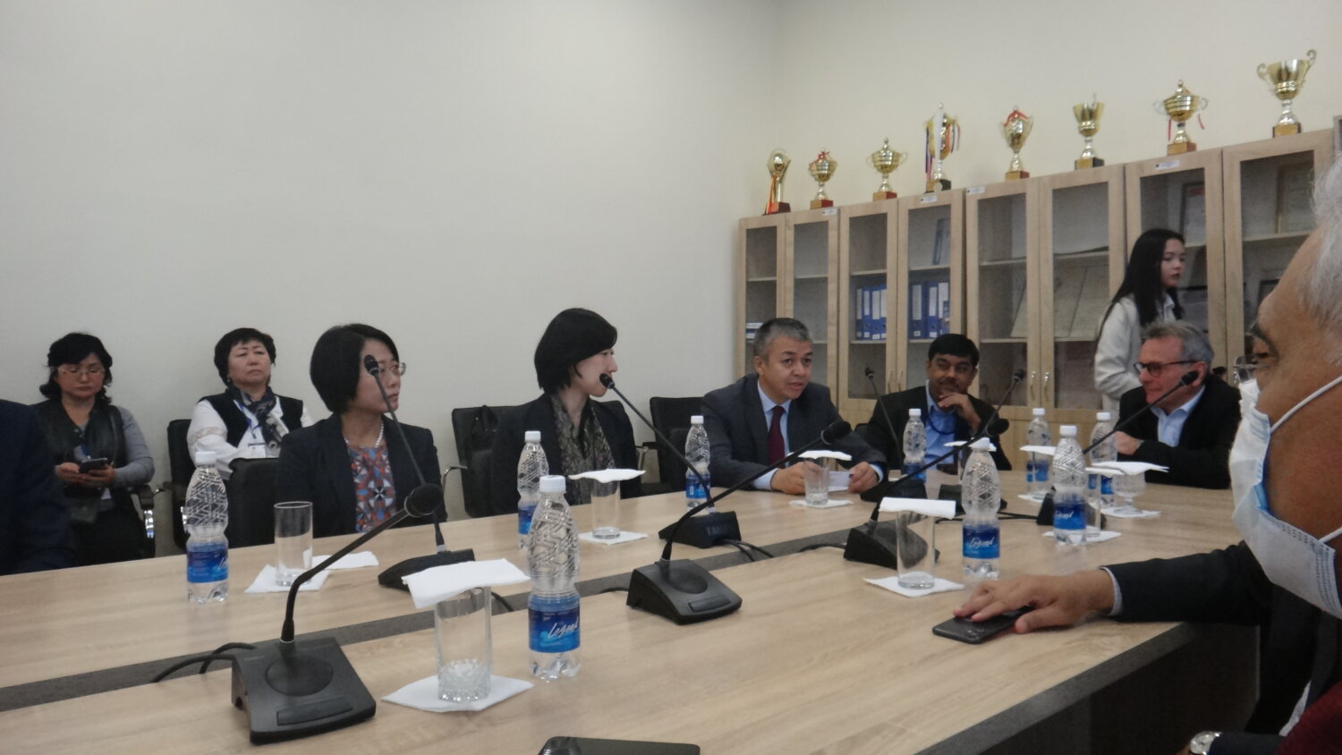 МИНИСТРДИН ОРУН БАСАРЫ АӨБнын ДИРЕКТОРЛОР КЕҢЕШИНИН МҮЧӨЛӨРҮ МЕНЕН ЖОЛУГУШТУ